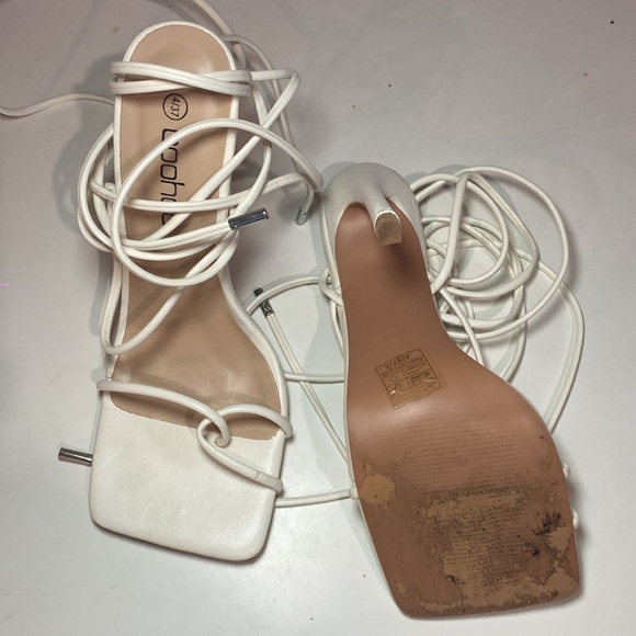 White heels - Picture 2 of 4